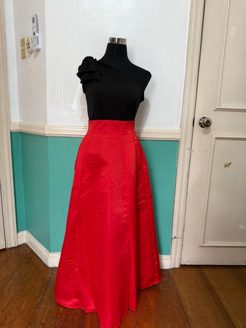 2 piece Red Ball Gown for RENT (Category: Evening dresses & gowns) located in Quezon City. Submitted by MJ_declutters (Listing ID 1382153609, Image 1). Description: For RENT 2 pc ball gown Rent : Php 500 Deposit: Php 1,000 .