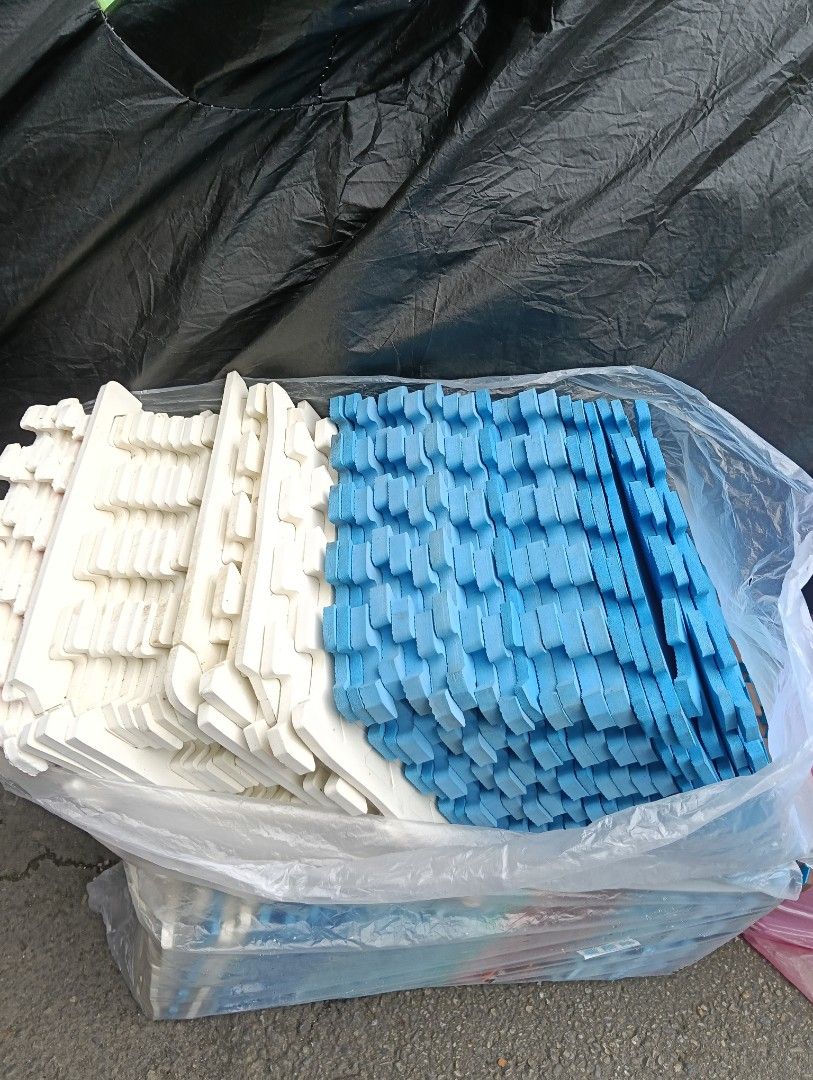 由 rik42147683574 (刊登 ID 1382174838，圖片 1) 提交，位於 台北市 (Taipei) 的 全新跟7-8成新30#30公分巧拼地墊！全部超過150片賣$1200泰山五股新莊麥當勞面交開車面交呦！ (類別：兒童傢具 - 安全圍欄及安全鎖)，說明：全部喔！開車自取謝謝！五股#泰山#新莊麥當勞門口面交！不議價很大一箱呦！。