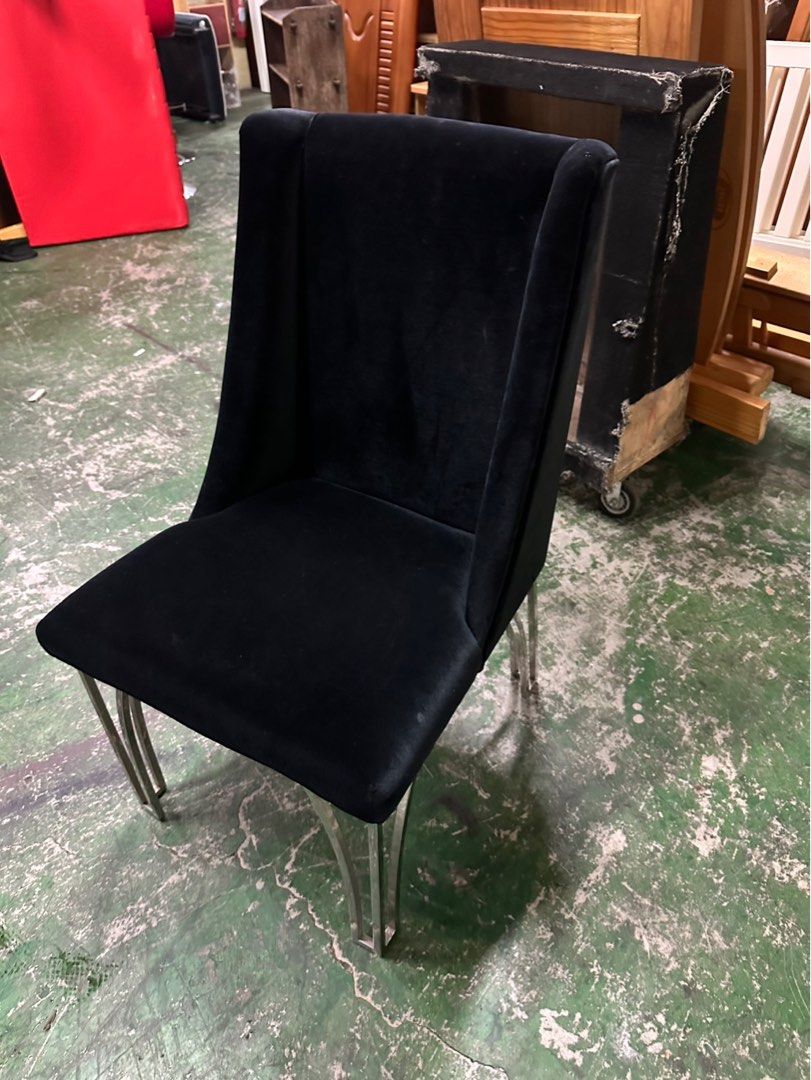 由 cc0723 (刊登 ID 1382155987，圖片 2) 提交，位於 台中市 (Taichung) 的 黑色絨布高背洽談椅*餐廳椅*休閒椅*泡茶椅*聊天椅*接待椅*咖啡椅*麻將椅*絨布椅*造型椅*高背椅 (類別：椅子)，說明：商品尺寸： 高45-93、寬54、深53 商品售價皆為自取價 運費依縣市區域及樓層報價。