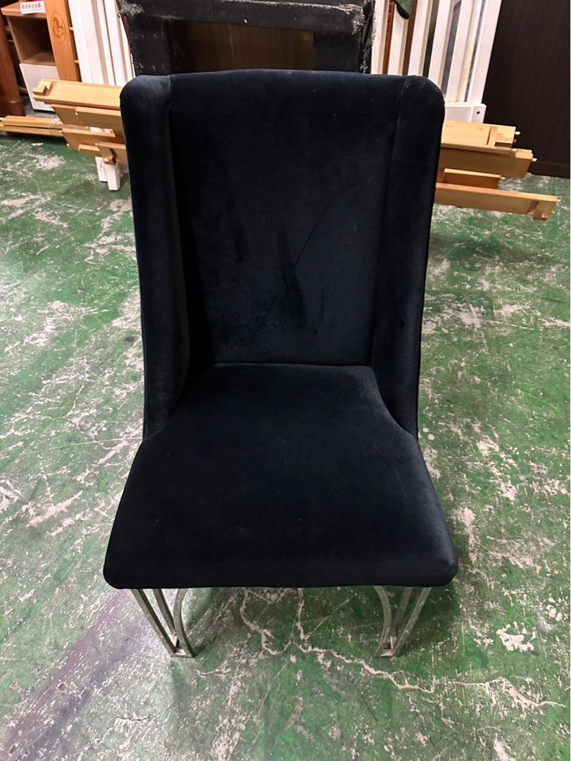 由 cc0723 (刊登 ID 1382155987，圖片 1) 提交，位於 台中市 (Taichung) 的 黑色絨布高背洽談椅*餐廳椅*休閒椅*泡茶椅*聊天椅*接待椅*咖啡椅*麻將椅*絨布椅*造型椅*高背椅 (類別：椅子)，說明：商品尺寸： 高45-93、寬54、深53 商品售價皆為自取價 運費依縣市區域及樓層報價。