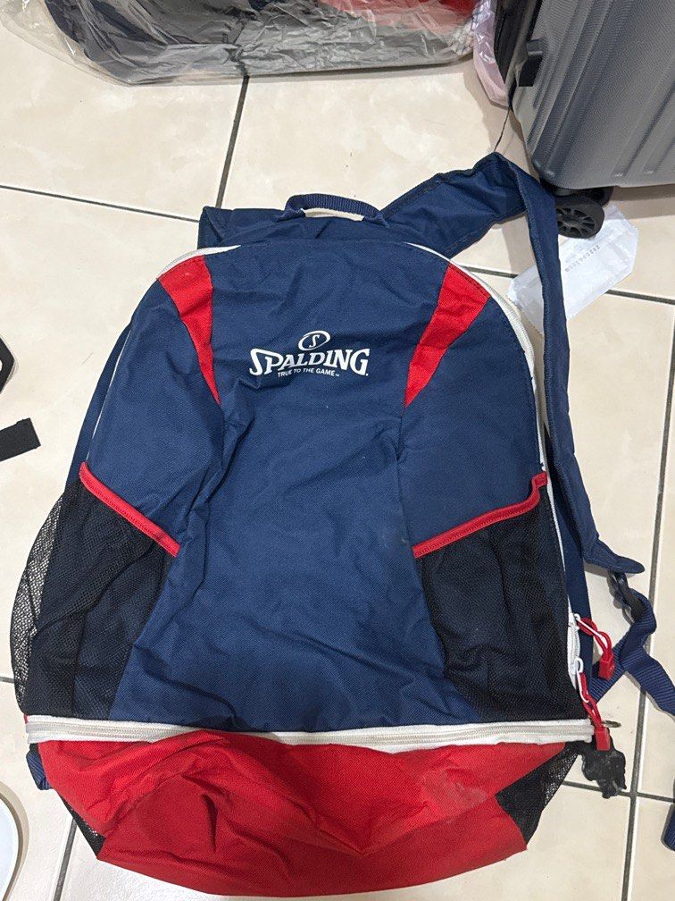 由 cyjeppo4410 (刊登 ID 1382165349，圖片 1) 提交，位於 新北市 (New Taipei) 的 大容量運動書包 (類別：其他運動配件)，說明：底下可以放球鞋但我幾乎沒什麼在用 推薦打排球的朋友可以買。
