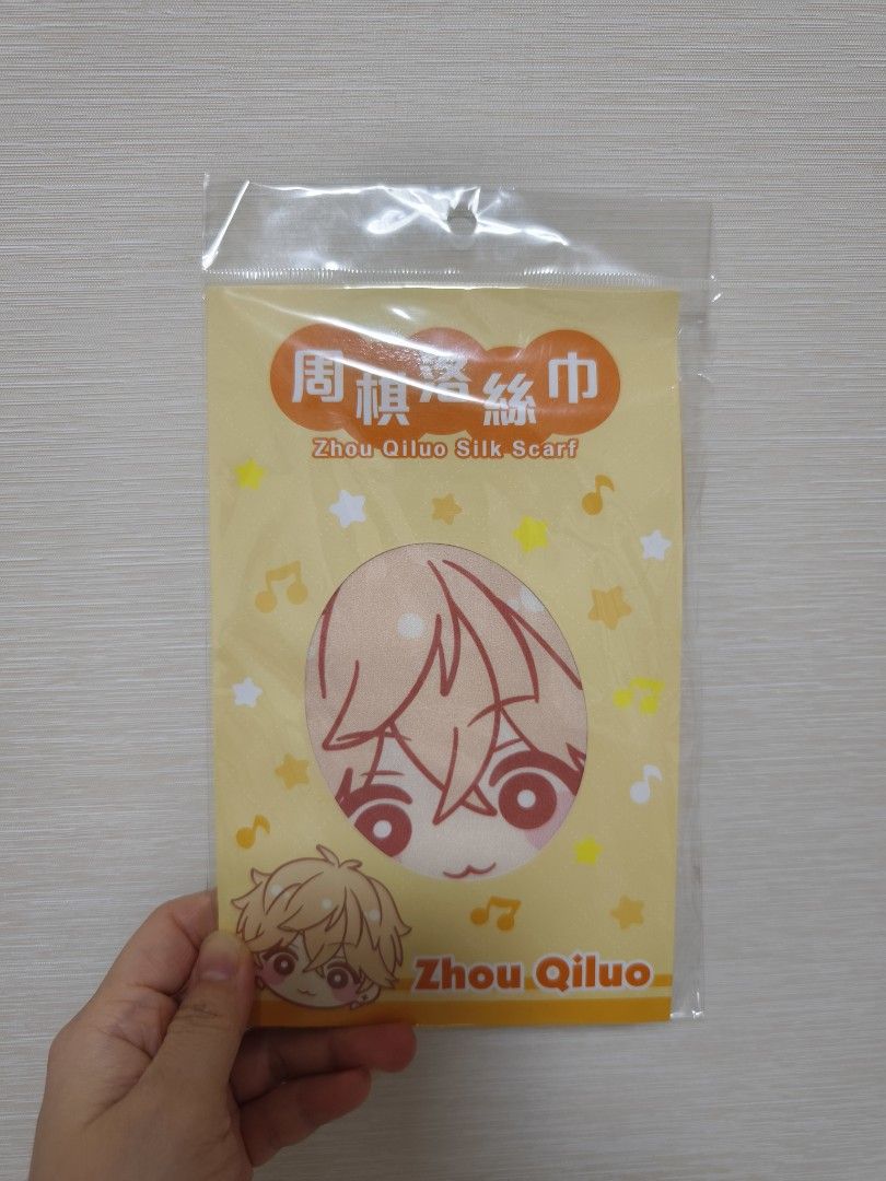 由 jnro0512 (刊登 ID 1382126872，圖片 1) 提交，位於 台南市 (Tainan) 的 全新 周棋洛絲巾 (類別：其他遊戲週邊商品)，說明：【出貨注意事項請看賣場介紹，謝謝】 如有寫「贈」，為711運費自付，一星期內會寄出 🙇🏻‍♀️無法等待請勿索取喔，感謝您。