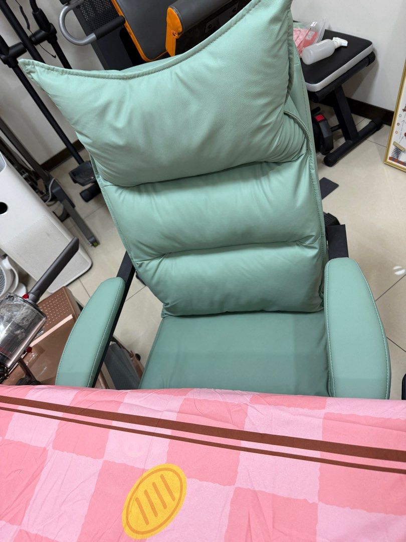 由 charmmykitty520 (刊登 ID 1382286280，圖片 2) 提交，位於 新北市 (New Taipei) 的 麻將椅子 餐椅 (類別：椅子)，說明：單張椅子1400元。