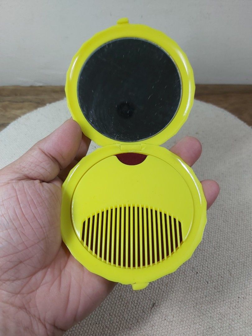 RETRO SHOWA COMPACT MIRROR WITH COMB (Category: Mirrors) located in Bulacan. Submitted by nansantiago (Listing ID 1382250117, Image 3). Description: RETRO SHOWA COMPACT MIRROR WITH COMB 🏷️ ₱50‼️ 📍 Location: Plaridel, Bulacan 💸 Mode of Payments: Gcash / BPI 📦 Pick-up / Ship 🚚 Couriers : Flash Express / SPX / Lalamove.