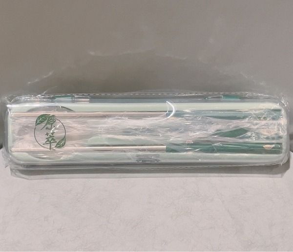 由 nina0505 (刊登 ID 1382121487，圖片 2) 提交，位於 台北市 (Taipei) 的 原萃 餐具組 環保筷組 原萃 雲霧餐具組 湯匙 筷子 叉子 (類別：浴室、廚房用品配件)，說明：原萃 餐具組 環保筷組 原萃 雲霧餐具組 湯匙 筷子 叉子 尺寸/材質：304不銹鋼+PP塑料盒 #原萃 #餐具組 #環保筷組 #雲霧餐具組 #湯匙 #筷子 #叉子。
