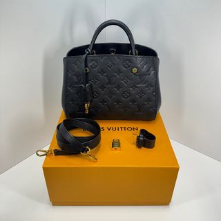 由 calia_.boutique (刊登 ID 1382283436，圖片 1) 提交，位於 的 (類別：)，說明：。