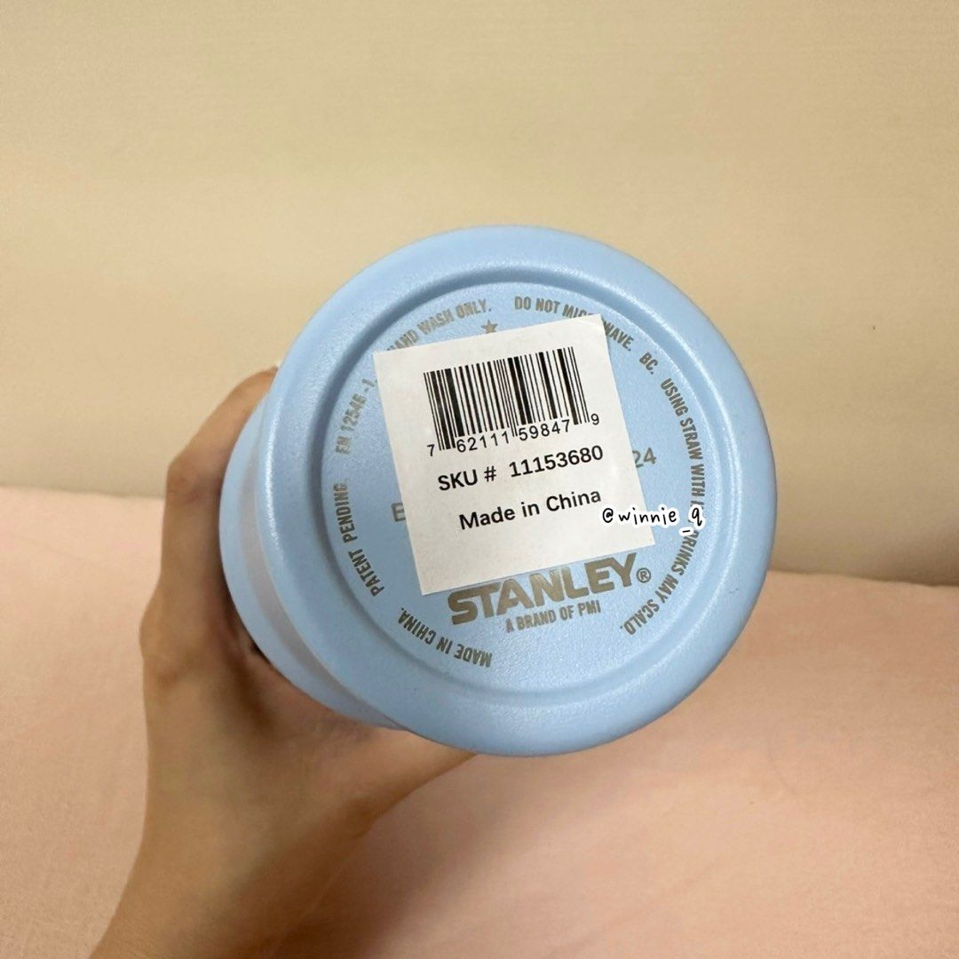 由 winnie_q (刊登 ID 1382242611，圖片 3) 提交，位於 新北市 (New Taipei) 的 全新 Starbucks 星巴克 Stanley 史丹利 30oz 887ml TOGO 吸管杯 保冰杯 水藍 藍色 (類別：水杯、水壺)，說明：全新品。