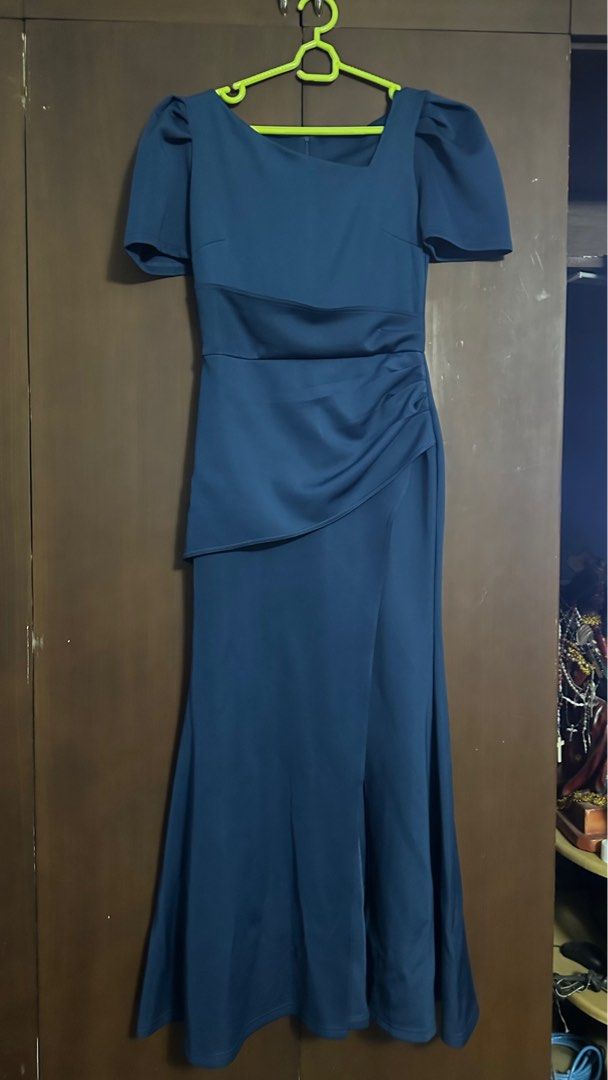 Apartment 8 Alta Gown (Category: Evening dresses & gowns) located in Quezon City. Submitted by alimo13 (Listing ID 1382172657, Image 2). Description: Selling for my mom! Apartment 8 Long Gown Alta Gown Size L Color: Navy Blue Used once for a wedding.
