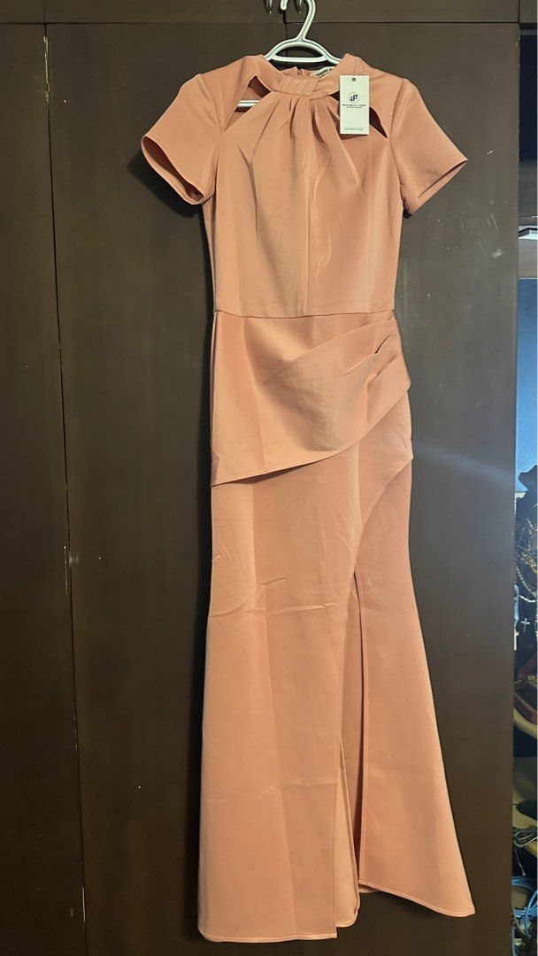 Apartment 8 Dewberry Gown (Category: Evening dresses & gowns) located in Quezon City. Submitted by alimo13 (Listing ID 1382173395, Image 2). Description: Selling for my mom! Apartment 8 Long Gown Dewberry Gown Size M Color: Apricot New w/ tag.