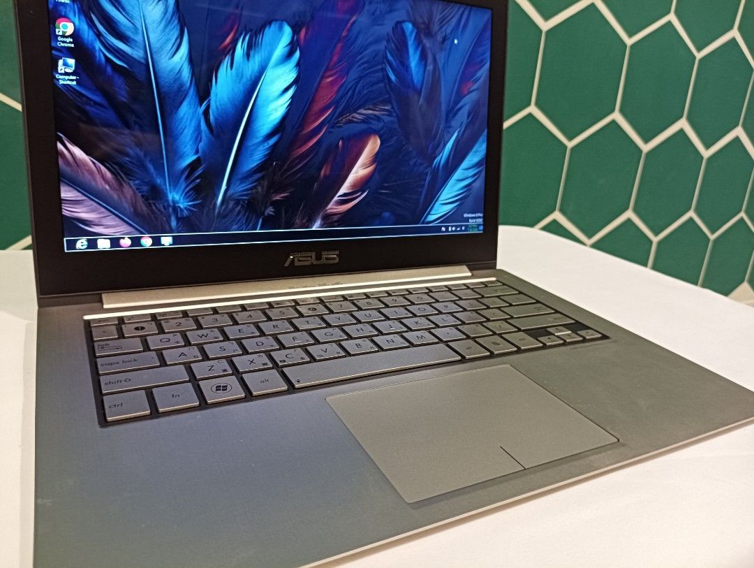 由 welcome889 (刊登 ID 1382210958，圖片 3) 提交，位於 新竹市 (Hsinchu City) 的 ASUS|THiN|i5|4GB|120GB SSD|13INCH (類別：桌上電腦或筆記型電腦)，說明：ENGLISH SETTING LAPTOP, THIN & SLIM LAPTOP AND ADAPTER。