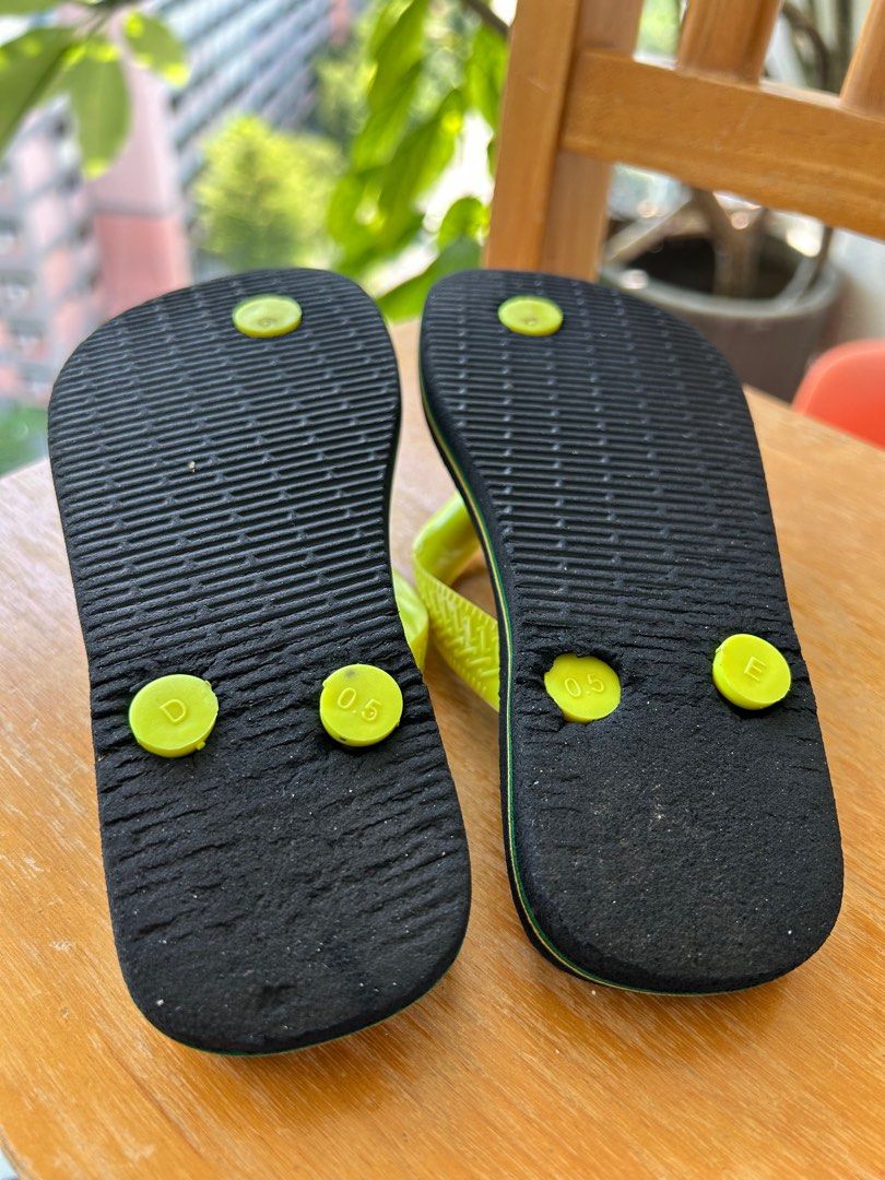 Authentic kids Havaianas flip flops, slippers, sandals (Category: Babies & Kids Fashion) located in Singapore. Submitted by massa_man (Listing ID 1382108149, Image 2). Description: Authentic kids Havaianas flip flops, slippers, sandals. Still got lifetime time and ready to use. Item conditions: 7/10.