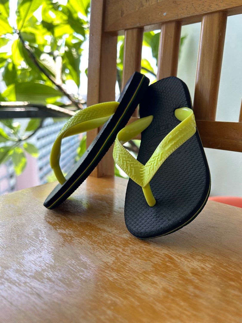 Authentic kids Havaianas flip flops, slippers, sandals (Category: Babies & Kids Fashion) located in Singapore. Submitted by massa_man (Listing ID 1382108149, Image 1). Description: Authentic kids Havaianas flip flops, slippers, sandals. Still got lifetime time and ready to use. Item conditions: 7/10.