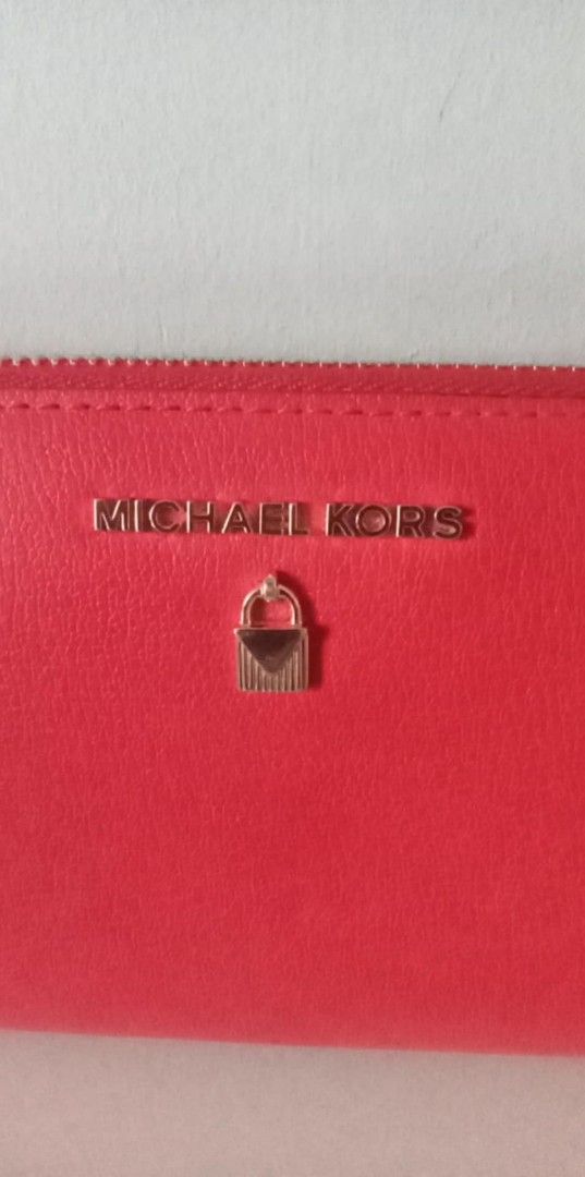 Authentic Michael Kors Wallet with Care card & dustbag (Category: Wallets & Card holders) located in Quezon City. Submitted by beccathrift (Listing ID 1382173140, Image 2). Description: Guaranteed authentic Michael Kors wallet My personal item barely use just used3x With dustbag, Care card and the price how I bought it. Letting go for 3K Still Excellent condition No issue at all Can pick up or lalamove Payment either Metrobank or COD Dm me for in
