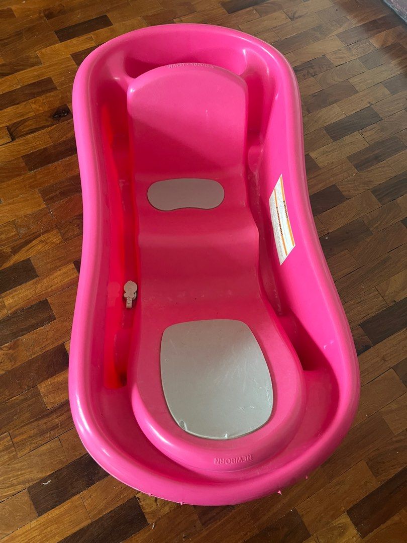 Baby toddler bath tub (Category: Bathtub & Bath Accessories) located in Manila. Submitted by anne.rs (Listing ID 1382294292, Image 2). Description: The First Years bath tub Can be used from Newborn up to Toddler years. The best baby bath tub for me. I searched for this brand because it’s more stable and sturdy compared to other brands. The size is just right, not too small. Very useful esp for the 1st 2 years. Normal signs of usage only. .