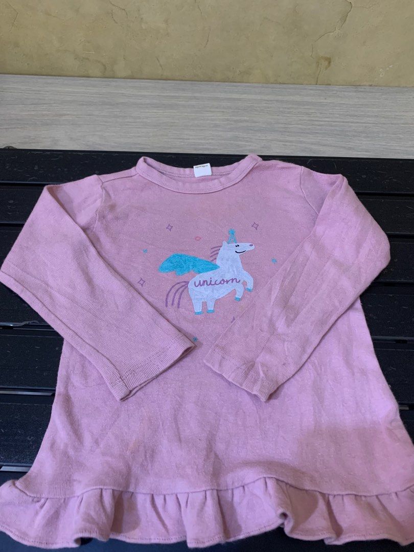 Baju anak (Kategori: Baju Bayi) berada di Bandung. Dikirim oleh rindusadew01825 (ID iklan 1382166920, Gambar 1). Deskripsi: Baju anak usia 1 tahunbelum ada noda atau sobek masih bagus bisa oren juga adm 12%.