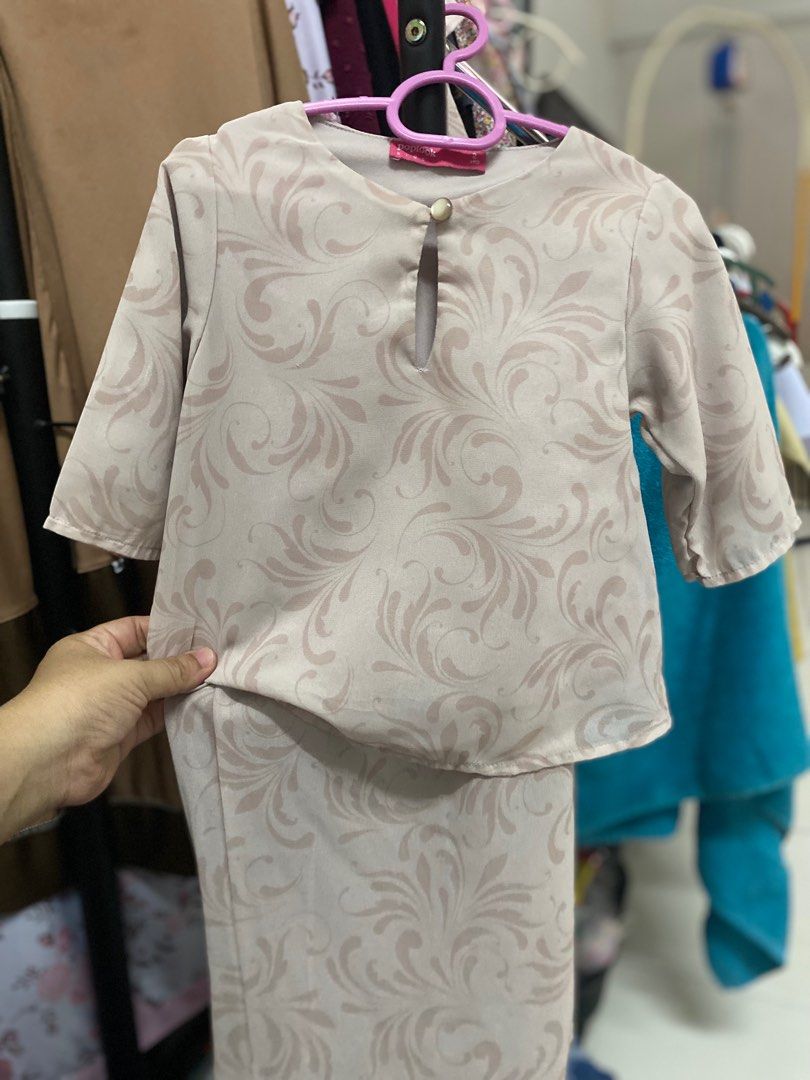 Baju Kurung 2 tahun (Category: Babies & Kids Fashion) located in Shah Alam. Submitted by izzaidatul_amira (Listing ID 1382263691, Image 2). Description: Like new Boleh nego nnti dm je.