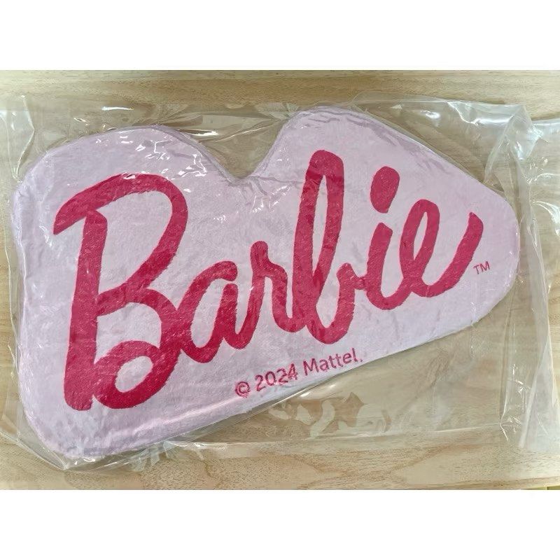 由 hsuuuuo257 (刊登 ID 1382183997，圖片 3) 提交，位於 新北市 (New Taipei) 的 Barbie抱枕 (類別：枕頭)，說明：全新未拆Barbie抱枕～ ***百貨會員滿額贈品。