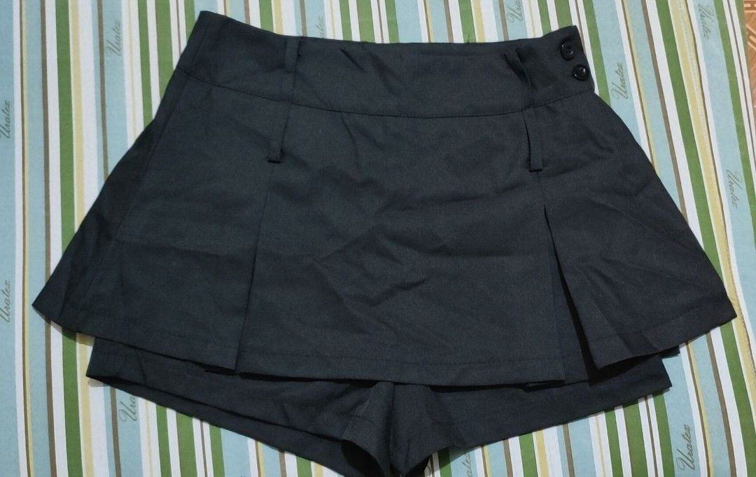 Black Skorts (Category: Skirts) located in Taguig. Submitted by chicstyle (Listing ID 1380127924, Image 2). Description: Skorts 25-26.