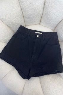 (Category: ) located in . Submitted by clothesaddiction (Listing ID 1382221304, Image 1). Description: .
