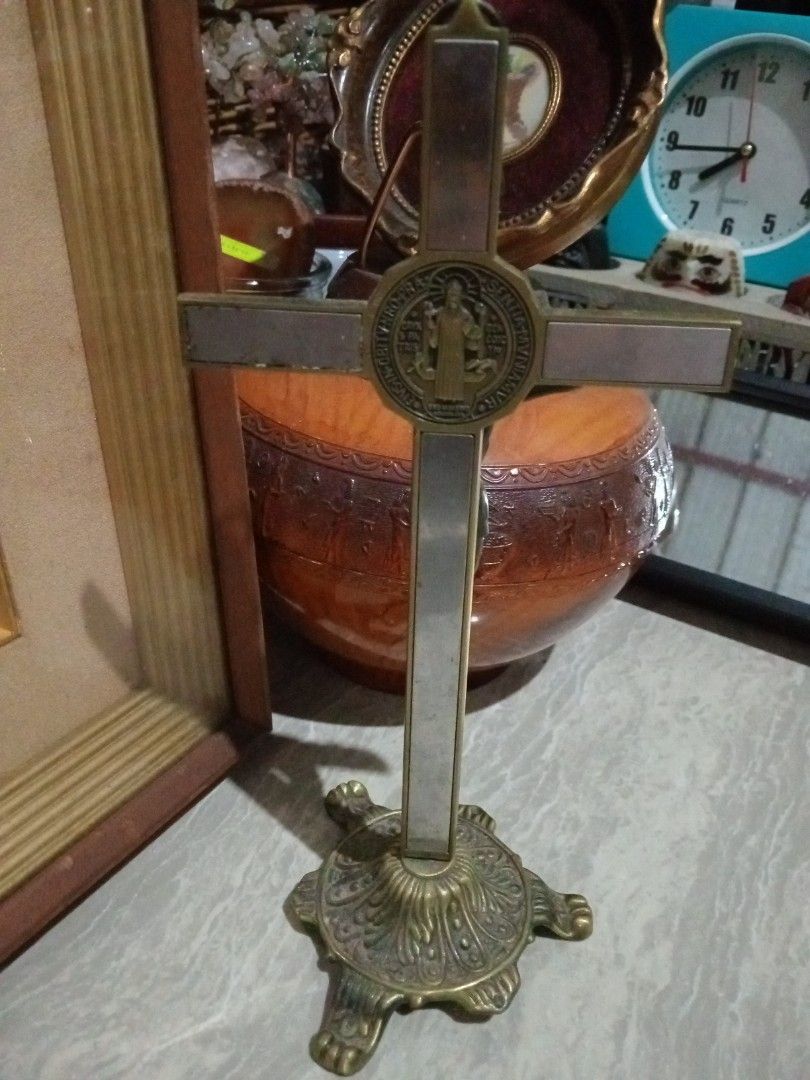 Brass crucifix (Category: Religious Items) located in Batangas. Submitted by girlmeetspurple (Listing ID 1382220928, Image 3). Description: .