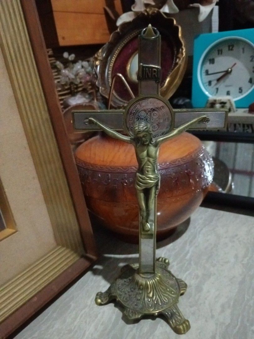 Brass crucifix (Category: Religious Items) located in Batangas. Submitted by girlmeetspurple (Listing ID 1382220928, Image 1). Description: .
