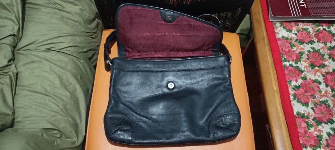 Braun Buffel Sling Bag Leather (Category: Sling Bags) located in Rosales. Submitted by brandeduseditems (Listing ID 1382208114, Image 3). Description: Braun Buffel Sling Bag 100% Genuine Crocs Leather Made in Germany Executive design Luxurious Brand In great shape DM me for faster Transaction 👌💯.