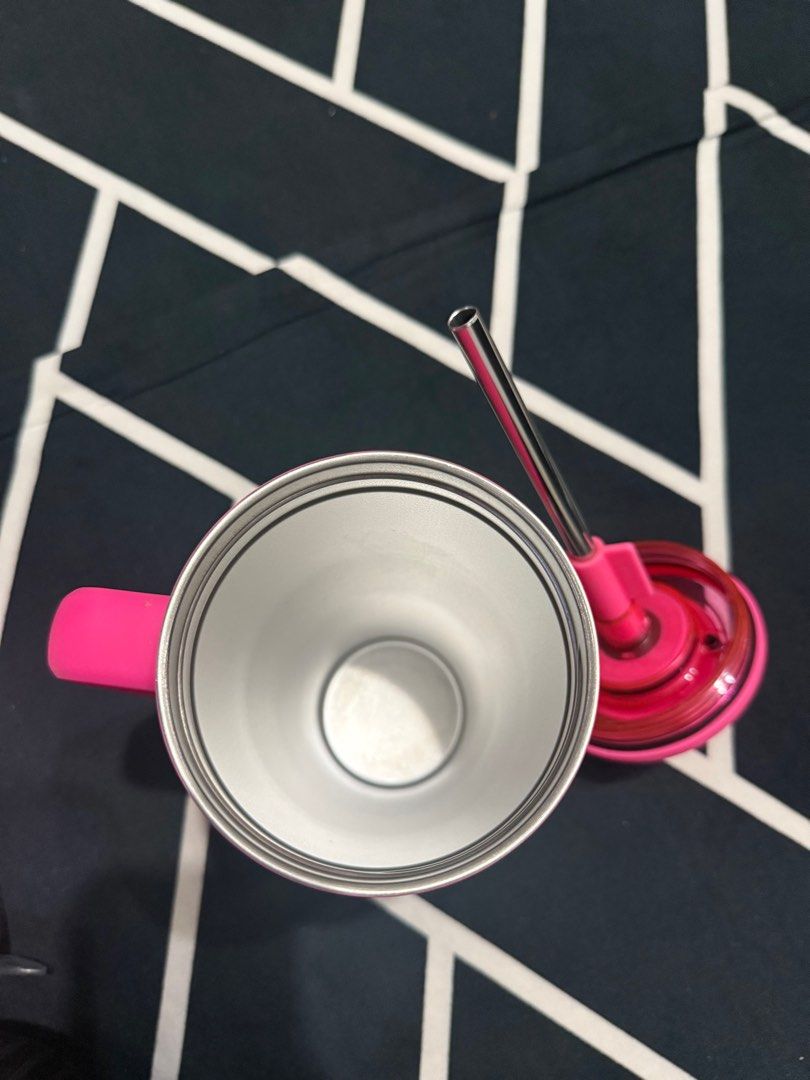 Brumate tumbler (Category: Water Bottles & Tumblers) located in Manila. Submitted by roseann02298719 (Listing ID 1382125444, Image 3). Description: Brumate tumbler Comes with box Insulated Looks new pa, 2 to 3x lang nagamit Pick up sucat paranque .