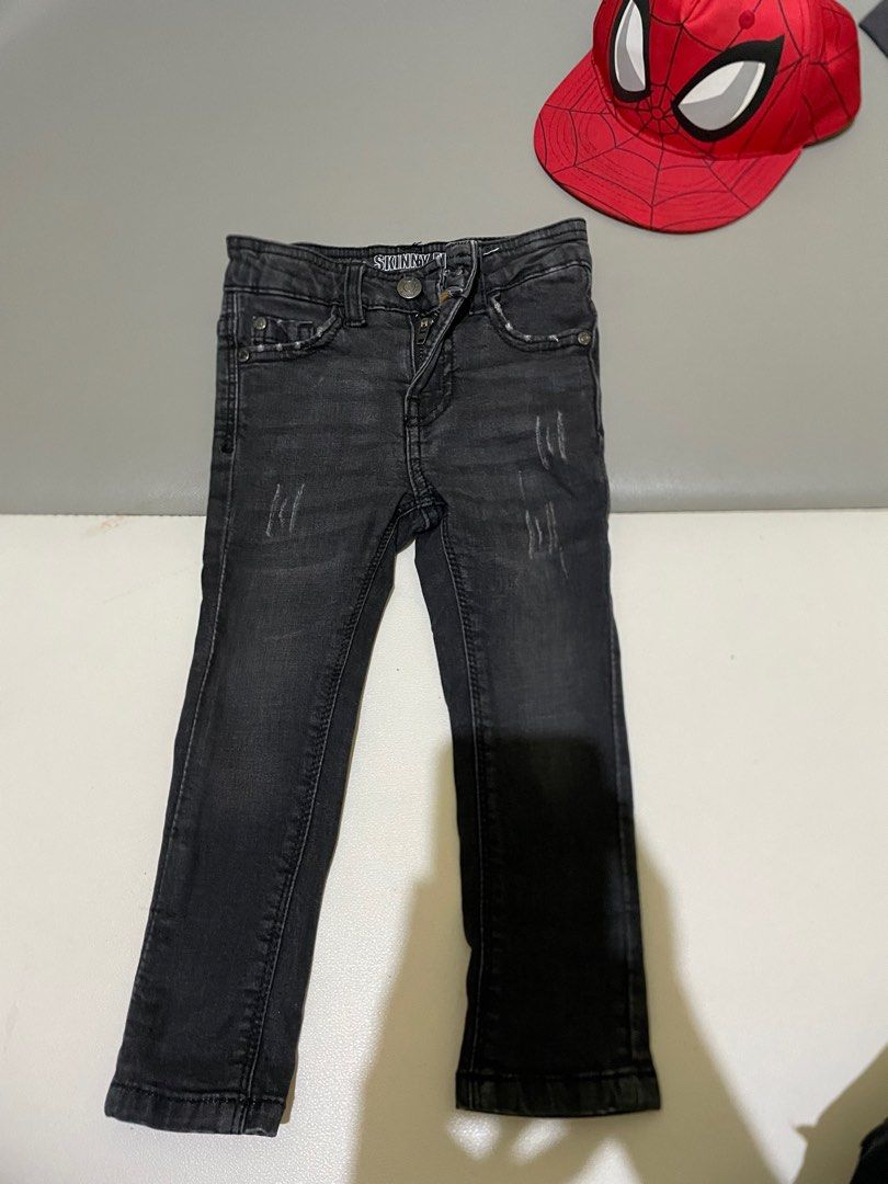Celana jeans juniors 1-2 tahun (Kategori: 1 hingga 3 tahun) berada di Jakarta Selatan. Dikirim oleh naracraft2 (ID iklan 1382200972, Gambar 1). Deskripsi: Celana jeans merk juniors Bisa pakai dr 6-24 bulan Bahan street, nyaman sekali di pakai 75rb net .