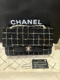 (Category: ) located in . Submitted by shoppingswithLux (Listing ID 1382148238, Image 1). Description: .