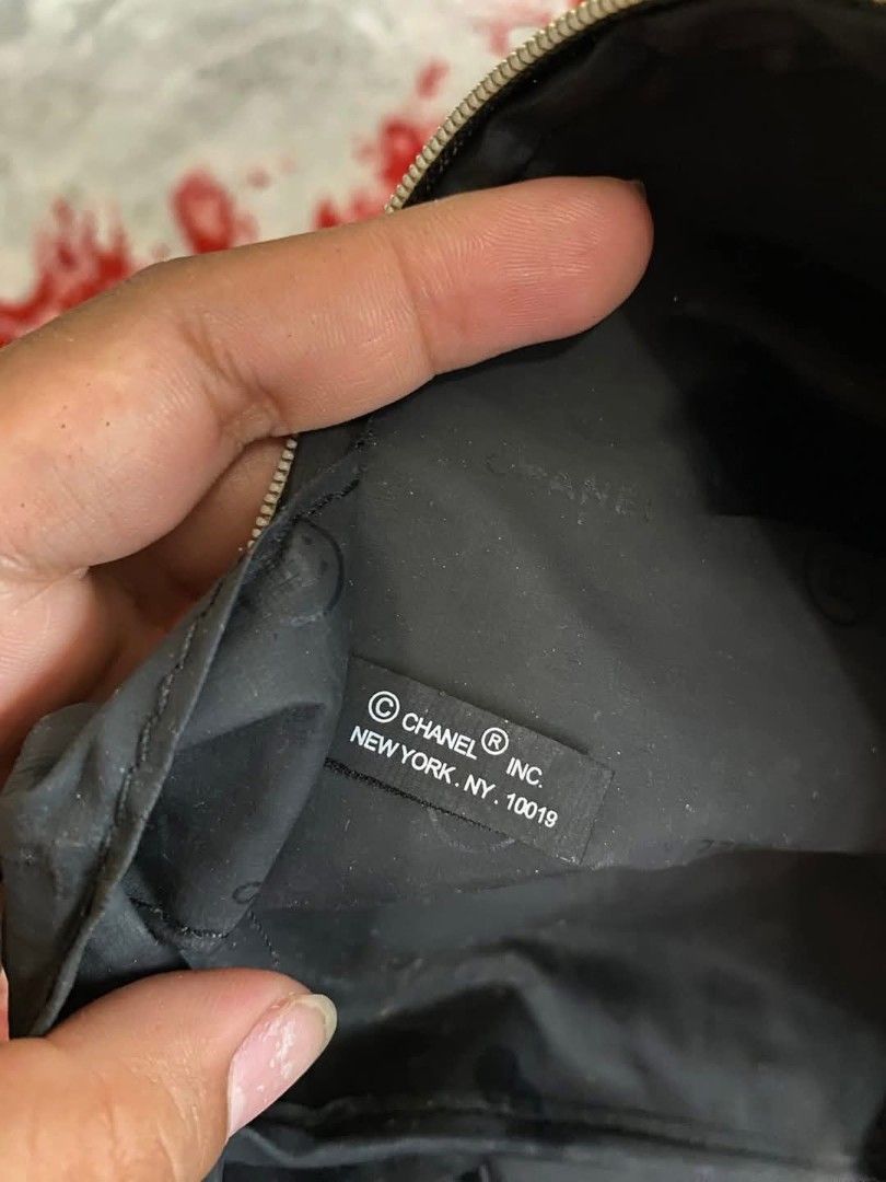 Channel / dior / luxury make up bag (Category: Purses & Pouches) located in Mabalacat. Submitted by adriandan19319 (Listing ID 1382145882, Image 3). Description: aspack make up bag dior and channel.