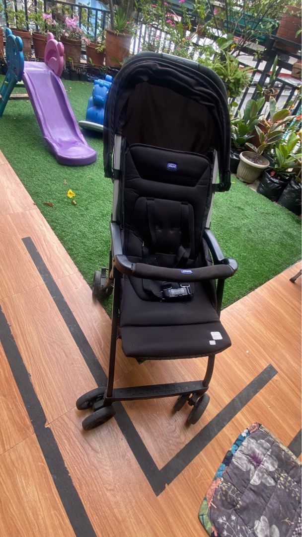 chicco stroller (Category: Strollers) located in Makati City. Submitted by collexziones (Listing ID 1382242446, Image 3). Description: Well used Lught weight magandang oang travel o gala gala Manage expectation Check every picture as it state its actual condition Need washing as its stored in the stockroom.