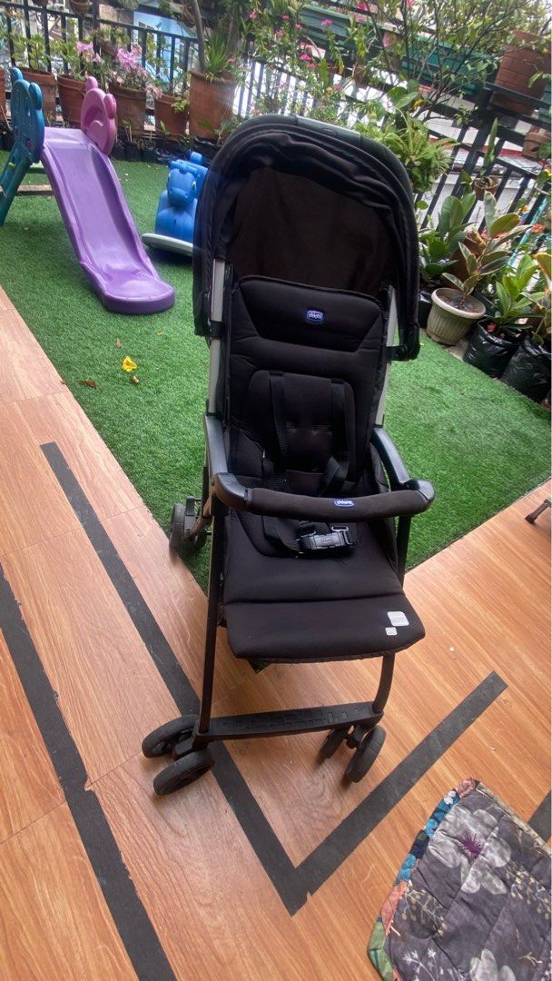 chicco stroller (Category: Strollers) located in Makati City. Submitted by collexziones (Listing ID 1382242446, Image 1). Description: Well used Lught weight magandang oang travel o gala gala Manage expectation Check every picture as it state its actual condition Need washing as its stored in the stockroom.