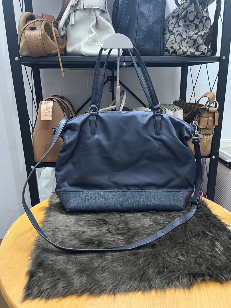 Coach Pocketbook Tote (Black) (Category: Luxury Bags & Wallets) located in Quezon City. Submitted by eclipse.leandro (Listing ID 1382251890, Image 2). Description: Coach Pocketbook Tote (Black) Condition: 7/10 38cm x 25cm 3,000 PHP Issues: Corner wear, Damage on Story Patch All products are 100% Authentic bought from Japan. Disclaimer: We are not affiliated with the brands listed. #LuvLuxe #LuxuryJPNFinds.