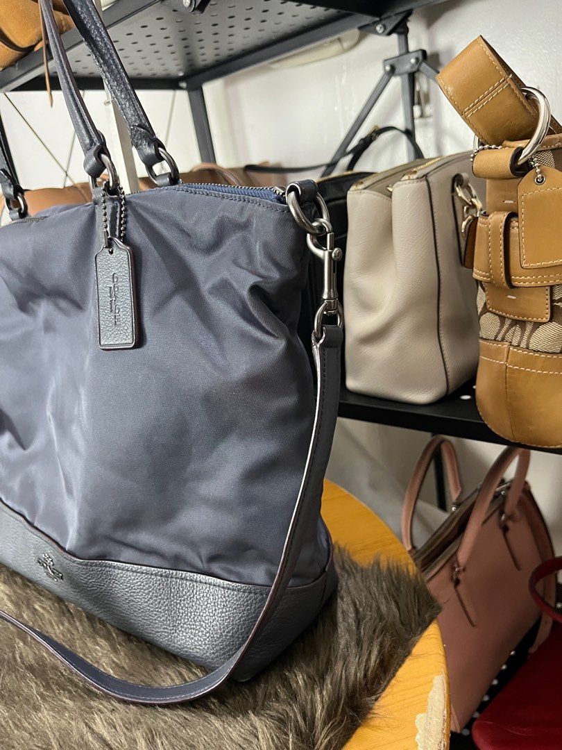 Coach Pocketbook Tote (Black) (Category: Luxury Bags & Wallets) located in Quezon City. Submitted by eclipse.leandro (Listing ID 1382251890, Image 3). Description: Coach Pocketbook Tote (Black) Condition: 7/10 38cm x 25cm 3,000 PHP Issues: Corner wear, Damage on Story Patch All products are 100% Authentic bought from Japan. Disclaimer: We are not affiliated with the brands listed. #LuvLuxe #LuxuryJPNFinds.