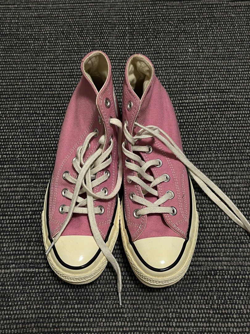 由 dogidogiiii (刊登 ID 1382225949，圖片 2) 提交，位於 台南市 (Tainan) 的 Converse 粉色高筒帆布鞋 (女生us7) (類別：運動鞋、球鞋)，說明：鞋底乾淨，白色部分有泛黃，無鞋盒便宜賣。