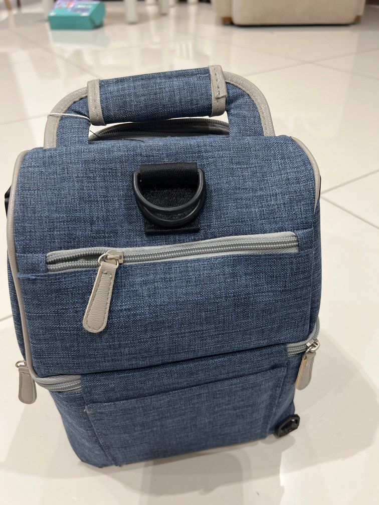 Cooler bag (Category: Breastfeeding & Bottle Feeding) located in Johor Bahru. Submitted by stellaxq63626 (Listing ID 1382217524, Image 2). Description: Blue color Free pigeon milk storage bag.
