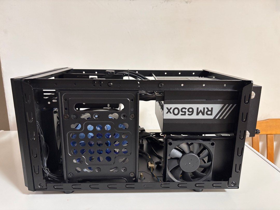 由 dudu_home (刊登 ID 1382113101，圖片 1) 提交，位於 台中市 (Taichung) 的 CORSAIR 海盜船 650W RM650電源供應器 (類別：其他電腦及電子周邊產品)，說明：ALCTRON RS19-4U 桌上型輕便機櫃架 連機殼一起贈送。