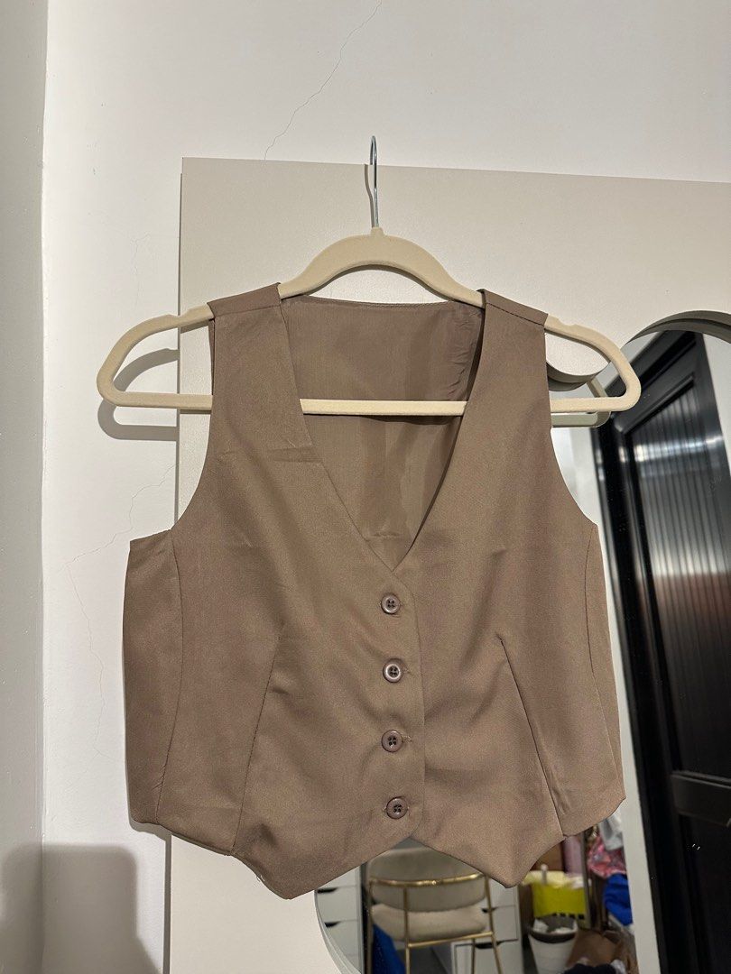 Crop Waistcoat (Category: Sleeveless) located in Marilao. Submitted by pgbdc (Listing ID 1382185405, Image 1). Description: - with Adjustable Back Belt - dark khaki - size: medium (50-55kg) - never worn.