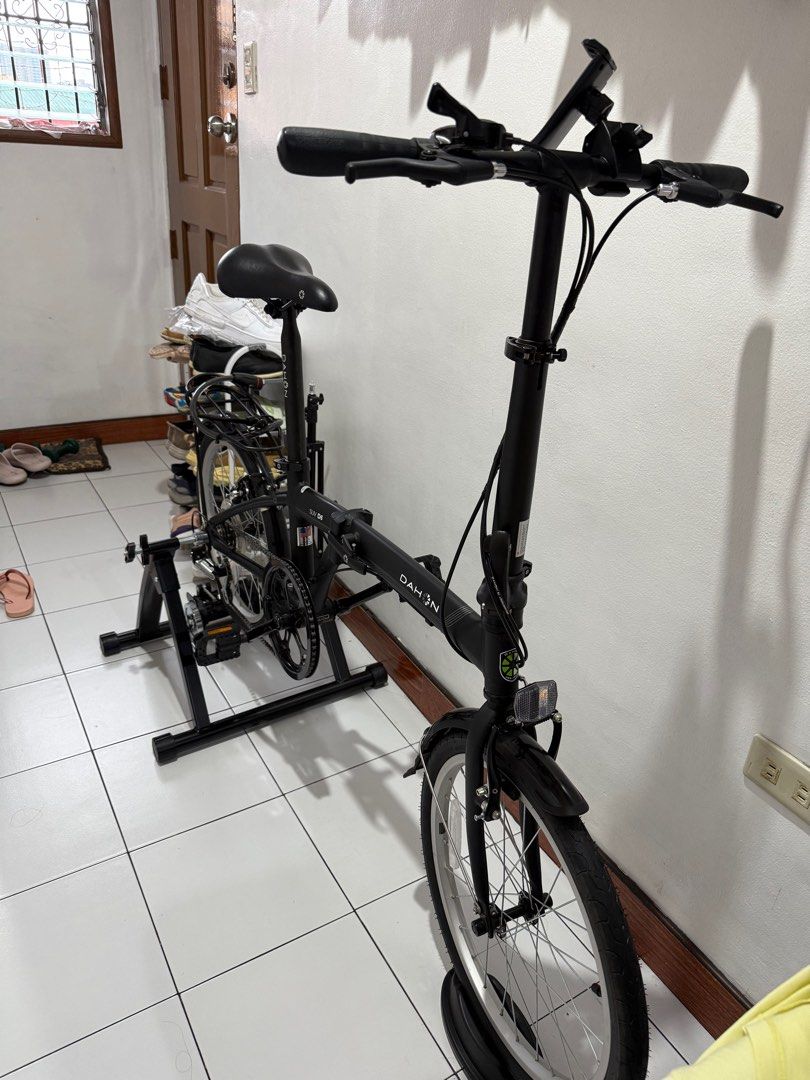 DAHON SUV D6 (Category: Bicycles) located in Manila. Submitted by yhasmin_ (Listing ID 1382130891, Image 1). Description: Dahon SUV D6 Bought it last month, hindi nagagamit. If included 'yung trainer stand add 1800. Brand new, kinabit lang sa bike. Slightly nego.