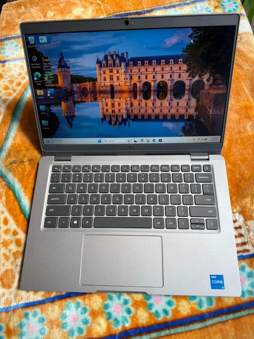Dell Latitude 5320...i5.11 gen
❤️Core i5 .. 11 th gen
🌹Ram 8 gb 
❤SSD 512  Nvmb  SSD ✅.
❤️Bluetooth ✅
❤️WiFi ✅
❤️Camera ✅
♥️ Batery excellent ✅
♥️Windows :-11
❤️Microsoft Office - 2021✅63221266599555112