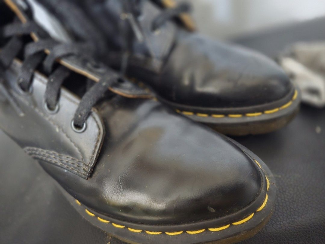 Doc martens boots (Category: Boots) located in Davao. Submitted by declutter2161 (Listing ID 1382099594, Image 3). Description: uk4 size 7 looks new pa but ngbakbak na sa loob na.store sa cabinet.