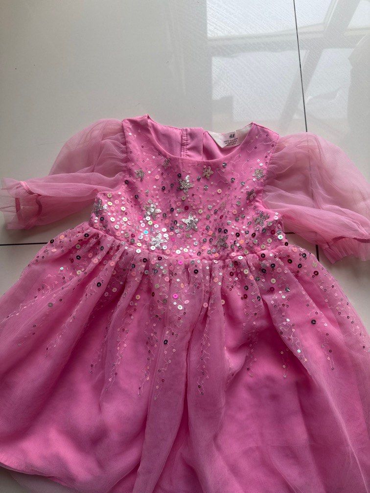 Dress hnm (Kategori: Baju Bayi) berada di Jakarta Timur. Dikirim oleh collectionmu (ID iklan 1382169961, Gambar 1). Deskripsi: Like new cuma pake sekali untuk foto .