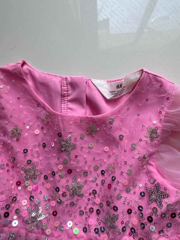 Dress hnm (Kategori: Baju Bayi) berada di Jakarta Timur. Dikirim oleh collectionmu (ID iklan 1382169961, Gambar 2). Deskripsi: Like new cuma pake sekali untuk foto .
