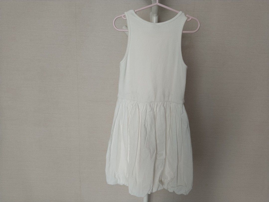 Dress Zara (Kategori: 8 hingga 12 tahun) berada di Jakarta Selatan. Dikirim oleh pearlbranded2021-12145 (ID iklan 1382292527, Gambar 3). Deskripsi: Dress Zara.