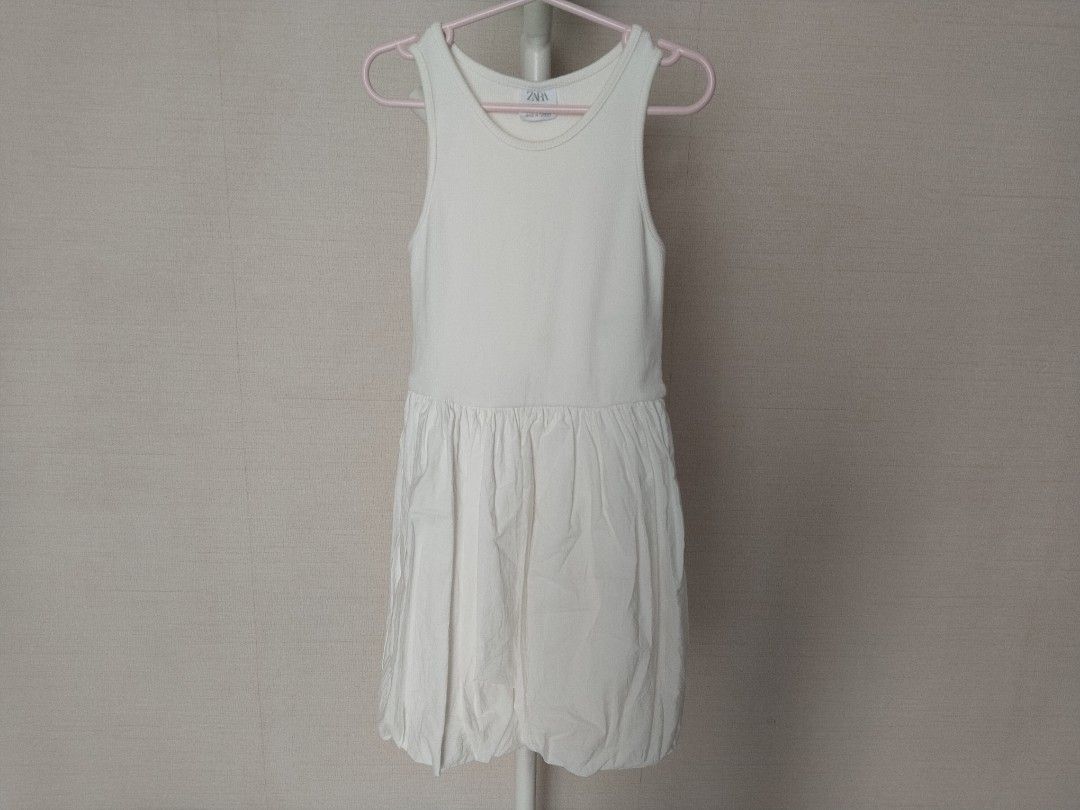 Dress Zara (Kategori: 8 hingga 12 tahun) berada di Jakarta Selatan. Dikirim oleh pearlbranded2021-12145 (ID iklan 1382292527, Gambar 1). Deskripsi: Dress Zara.