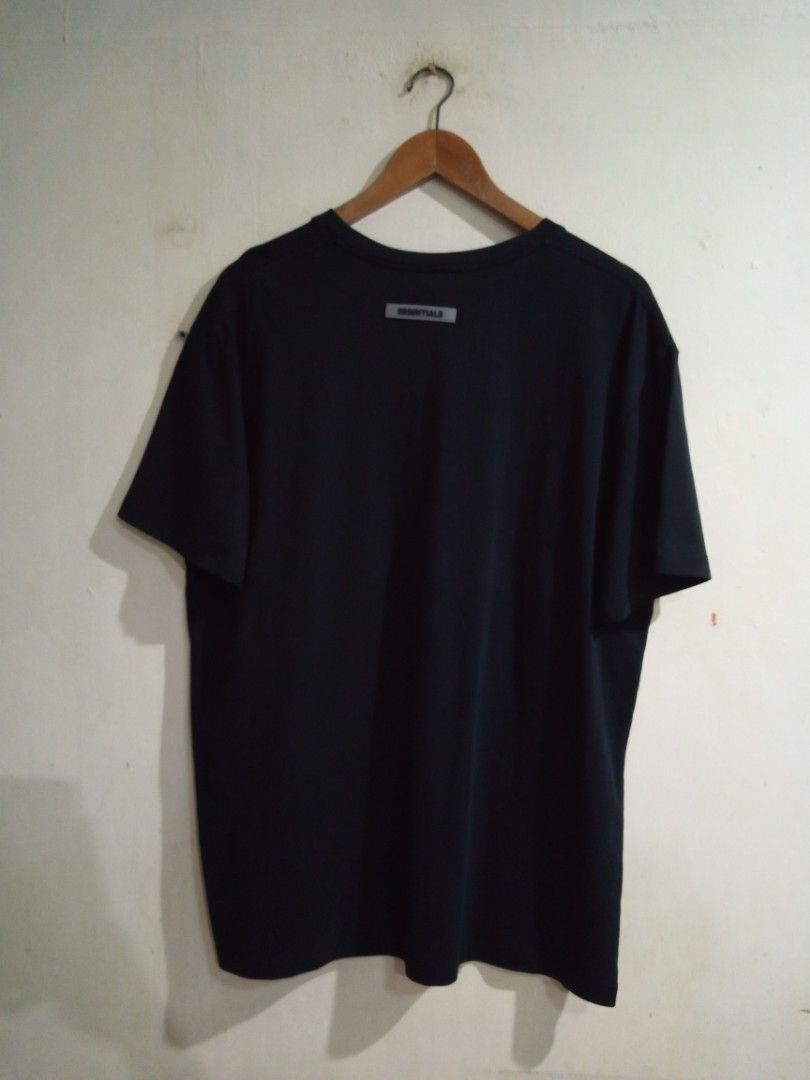 Essentials Fear of God Black tee, shirt , tshirt, tees , shirts , Branded shirt , Preloved tee , ukay tee , thrifted shirt (Category: Tshirts & Polo Shirts ) located in Navotas City. Submitted by ronaldesto77692 (Listing ID 1382158762, Image 2). Description: 📌Sale! Basahin po ng mabuti lahat!!!!! 👌☑️😑😤 ✴️ Essentials Fear of God Black (0ff/legit) 22.5x28 dimension Cut lamg ung wash tag & Need Wash only 9/10 Condition. 📌NOTE: Pls. Manage your 