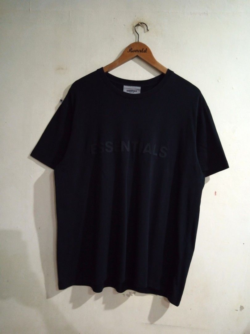 Essentials Fear of God Black tee, shirt , tshirt, tees , shirts , Branded shirt , Preloved tee , ukay tee , thrifted shirt (Category: Tshirts & Polo Shirts ) located in Navotas City. Submitted by ronaldesto77692 (Listing ID 1382158762, Image 1). Description: 📌Sale! Basahin po ng mabuti lahat!!!!! 👌☑️😑😤 ✴️ Essentials Fear of God Black (0ff/legit) 22.5x28 dimension Cut lamg ung wash tag & Need Wash only 9/10 Condition. 📌NOTE: Pls. Manage your 