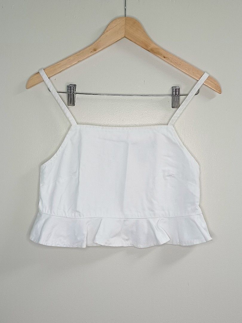 FOREVER21 white solid denim peplum crop top (Category: Sleeveless) located in Pasig City. Submitted by croisshark (Listing ID 1382211258, Image 2). Description: flattering denim crop top with zipper back closure and a structured frill hem looks so good paired with a cropped white denim jacket! :)) https://carousell.app.link/f4fGBmj0cVb best fits S.