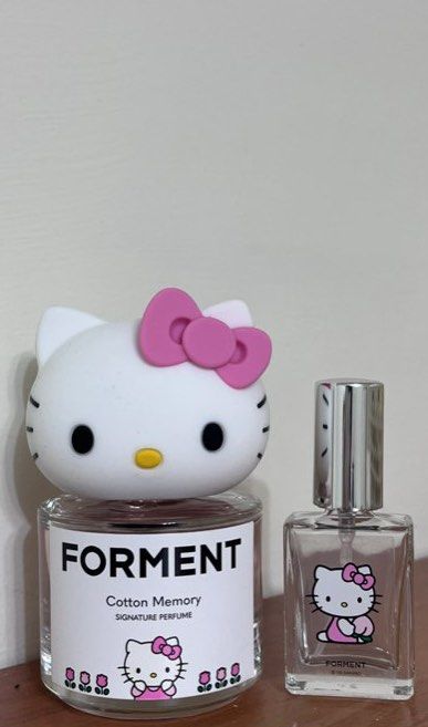 由 rhian2on (刊登 ID 1382193872，圖片 1) 提交，位於 新竹縣 (Hsinchu County) 的 forment x Hello Kitty 限定聯名款香水 (類別：香水、體香劑)，說明：Cotton Memory套組（粉色50ml） 前調：葡萄柚｜桃子 中調：茉莉｜風信子｜橙花 後調：麝香｜棉｜琥珀 🎁Hello Kitty 10ml香水空瓶 ⚠️下單前先聊聊！。