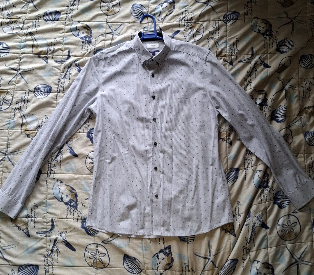 !!!SALE!!! G2000 Smart Fit Polo (Category: Formal Shirts) located in Quezon City. Submitted by therisingtide (Listing ID 1382174810, Image 2). Description: G2000 Smart Fit Polo ✅️ Color: White ✅️ Condition: Excellent(9.5/10) ✅️ Size: Small (15) ✅️ Price: Php 370 ✅️ Dimensions: Length -26 Width - 18 Shoulder - 16 Sleeve - 23 🔺️Modes of Delivery : J&T/Grab/Lalamove (SF c/o buyer) 🔺️Payment: via Gcash/BPI QR 📌 Kindly Read Before Purchasing Please